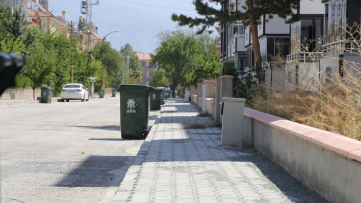 Erzincan'da iki mahallede kaldırımlar yenilendi