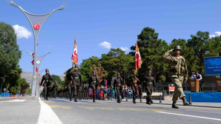 Erzincan'da Zafer Bayramı coşkusu yaşandı