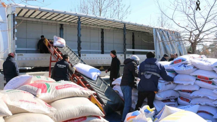 Erzincan'dan Malatya'da ki hayvan üreticilerine yem desteği