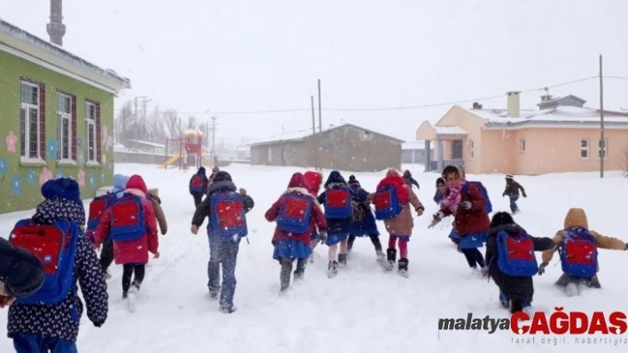 Erzincan Refahiye'de taşımalı eğitime kar tatili