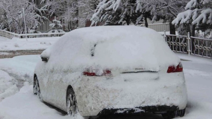 Erzurum'a kış geri geldi