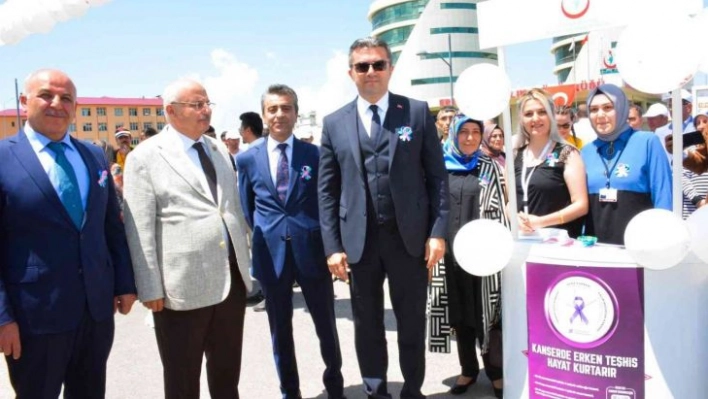 Erzurum'da 'Tableti, telefonu bırak doğaya bak' temalı fidan dikme etkinliği