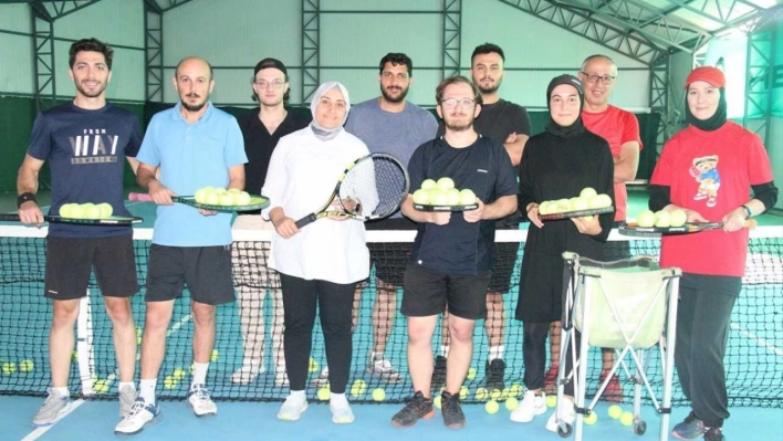 Erzurum'da kapalı hale getirilen Mevlana Vadisindeki tenis kortu sezona hazır