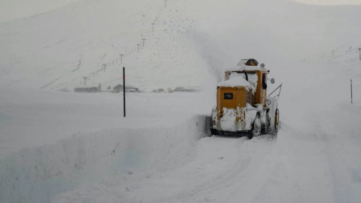 Erzurum'da kar nedeniyle eğitime ara verildi