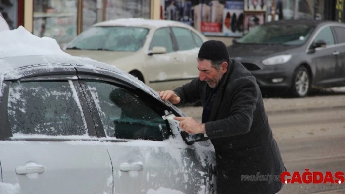 Erzurum'da kar yağışı ve soğuk hava etkili oluyor