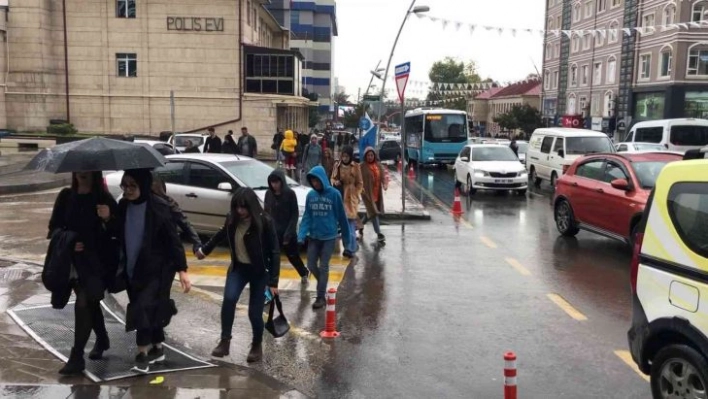 Erzurum'da sağanak yağış etkili oldu