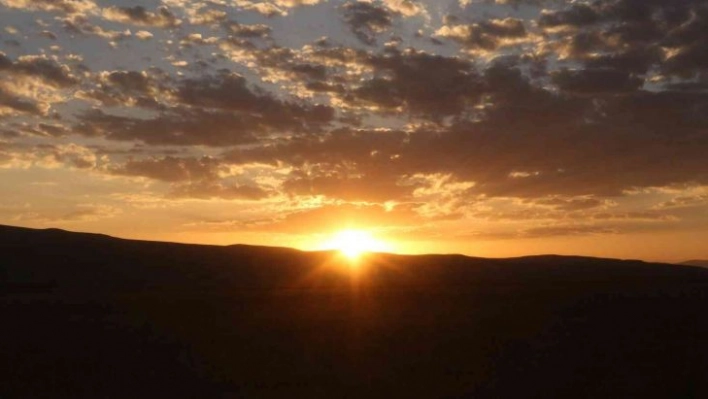 Erzurum'da sonbahara yaklaşırken büyüleyici günbatımı