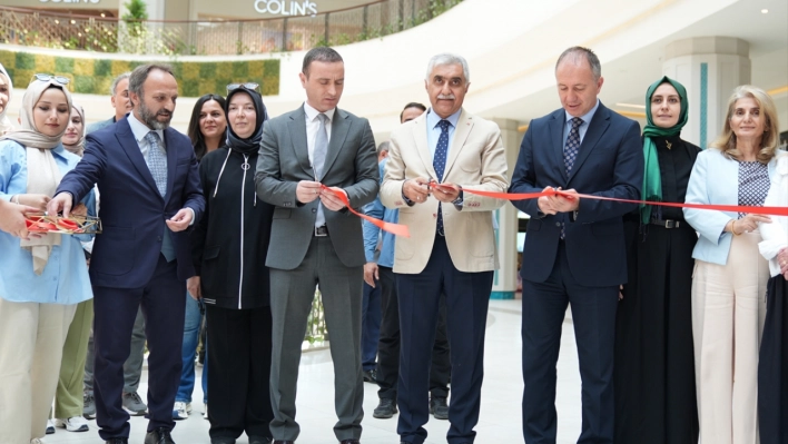 Erzurum'da üniversitelilerin yaptığı eserler Gazze yararına satılacak