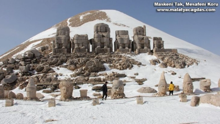 Esaretten kurtulan Nemrut Dağı ilk turistleri ağırladı