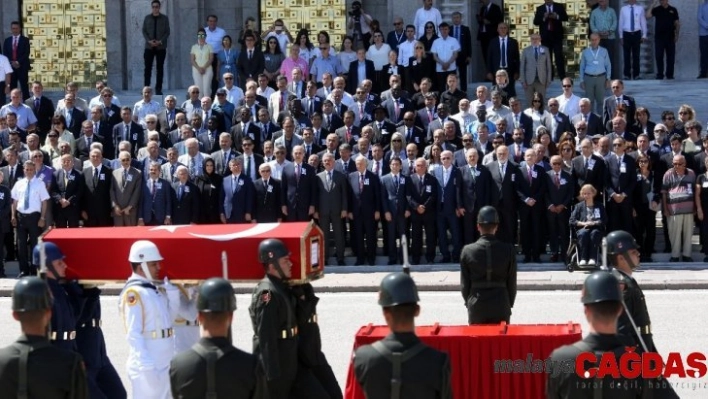 Eski TBMM Başkanı Bozbeyli için TBMM'de tören düzenlendi