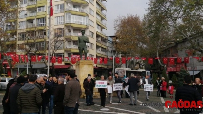 Ev sahibi olmak isterken dolandırıldıklarını iddia eden vatandaşlardan pankartlı eylem