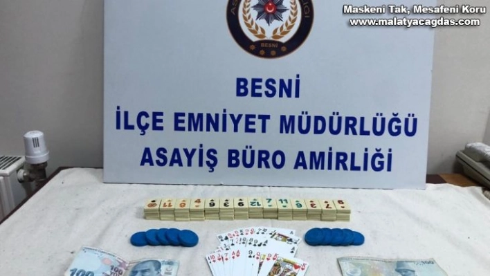 Evde kumar oynayan şahıslar yakalandı