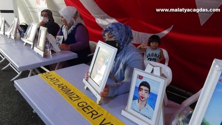 Evlat nöbetindeki aileler, çocuklarını PKK'dan almakta kararlı