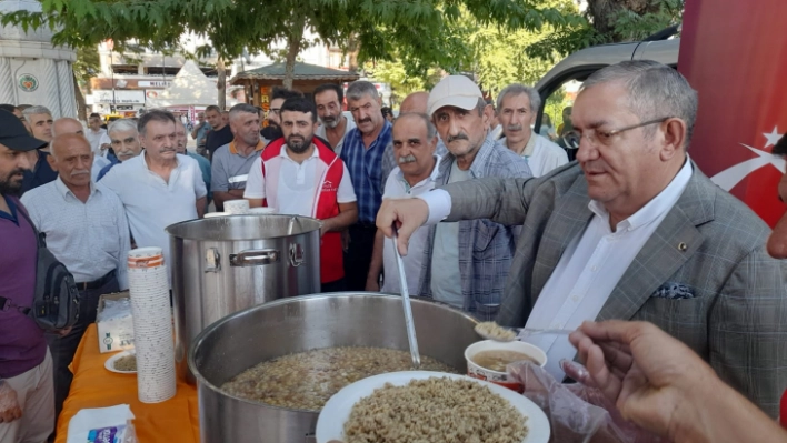 Faik Erdoğan Vakfı, 3 gün boyunca 5 bin porsiyon aşura dağıtıldı