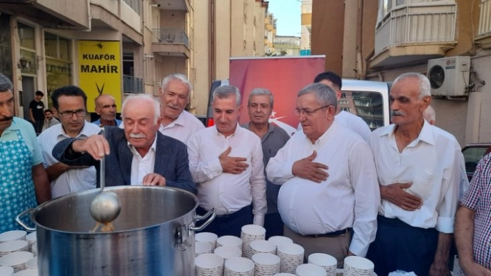 Faik Erdoğan Vakfı  bugünPaşaköşkü'ndeaşura dağıttı