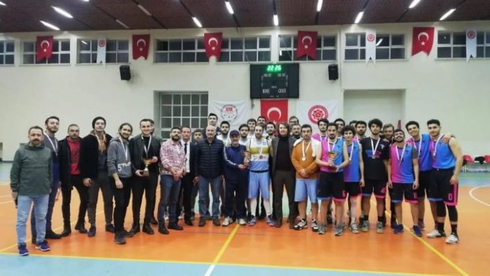 Fakülteler basketbolda yarıştı