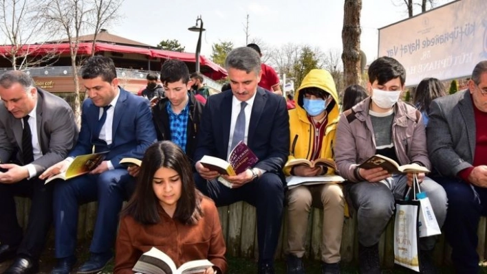 Farkındalık için 30 dakika kitap okudular