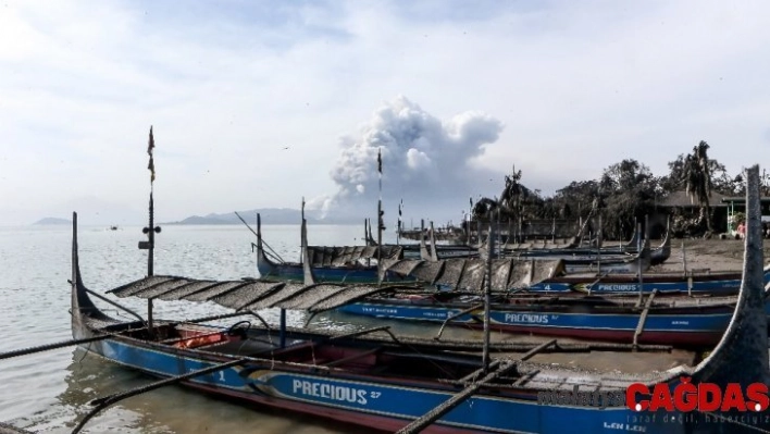 Filipinler'de Taal Yanardağı hala aktif