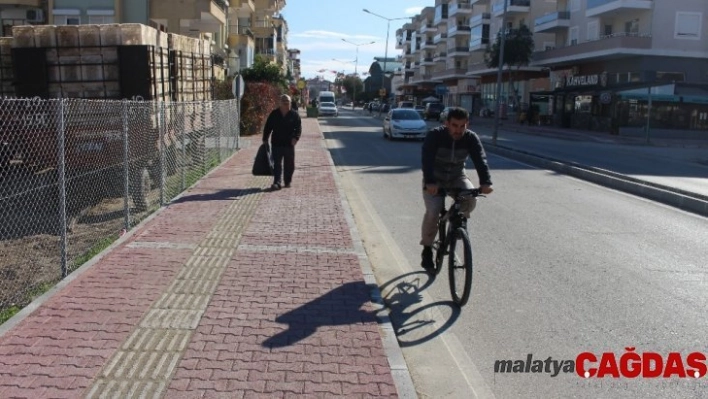 Finike Fatih Bulvarı'na kaldırım