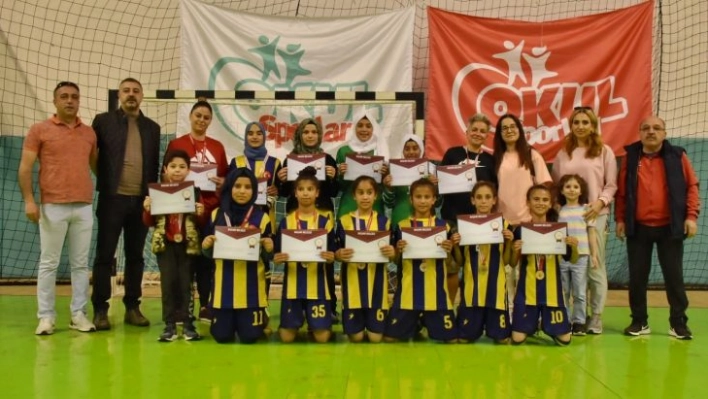 Futsalda yarı final bileti alan takımlar belli oldu