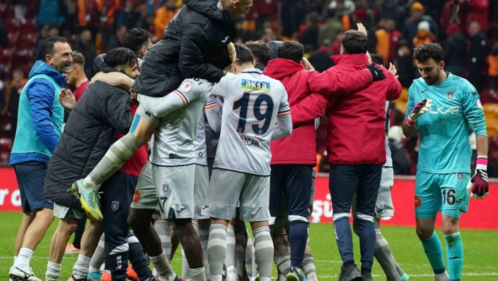 Galatasaray: 2 - Medipol Başakşehir: 3