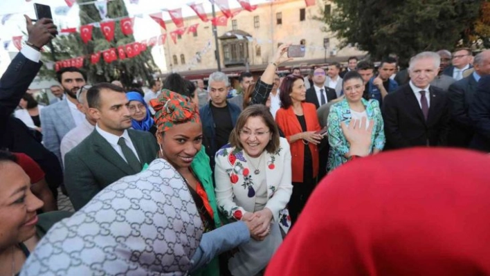 Gastroantep Festivali'nde kortej yürüyüşü