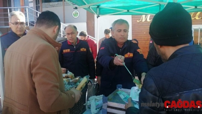 Gaziantep Büyükşehir Belediyesi depremzedelerin yanında