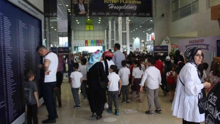 Gaziantep Kitap Fuarı'nı ilk üç günde 300 bine yakın kişi ziyaret etti