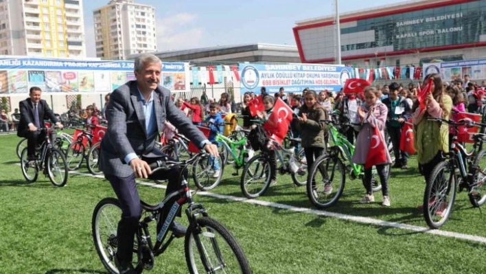 Gaziantep'te başarılı öğrencilere bisiklet hediyesi