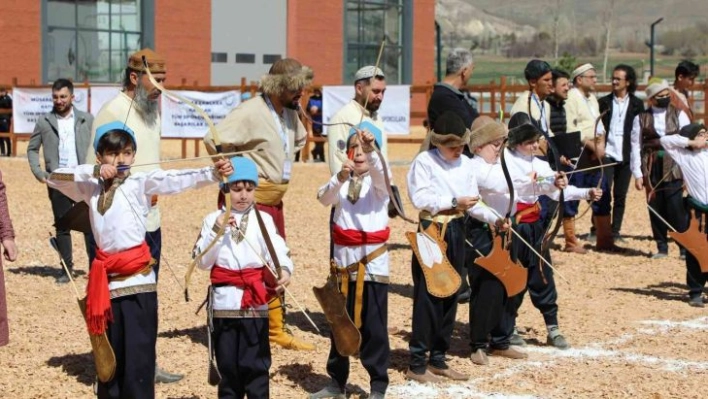 Geleneksel Türk Okçuluğu izleyenlerin nefesini kesti