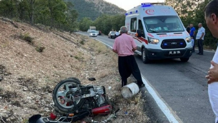 Gelin aracının çarptığı motosiklet sürücüsü ağır yaralandı