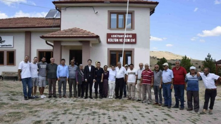 Gemerek'te aşure ve kurban lokması dağıtıldı