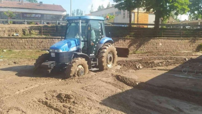 Gemerek'te selin izleri gündüz netleşti