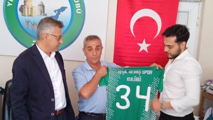 Genç ASRİAD ve Beykoz Kimya'dan Yeşil Gevaşspor'a malzeme desteği