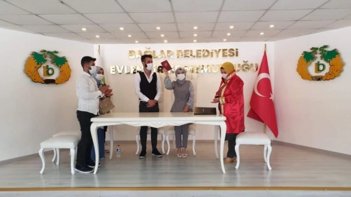 Genç çiftler, nikah işlemleri için Bağlar Belediyesi'ni tercih etti