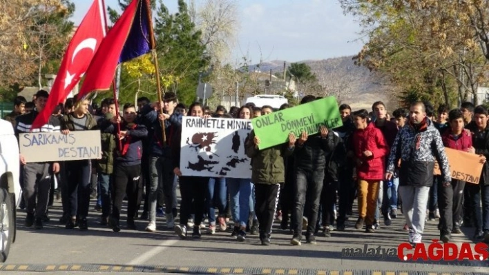 Gercüş'te lise öğrencileri Sarıkamış şehitleri için yürüdü