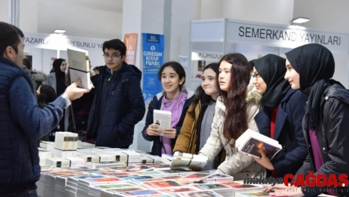 Giresun'da ilk kez düzenlenen kitap fuarına 50 bin kişi katıldığı açıkalandı