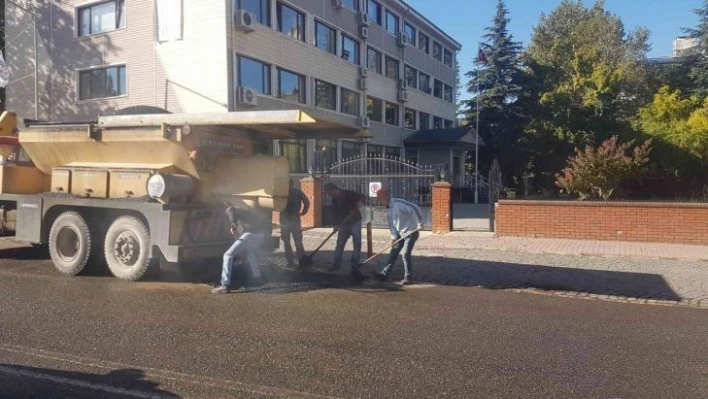 Gölbaşı Belediyesi asfaltlama çalışmalarını sürdürüyor