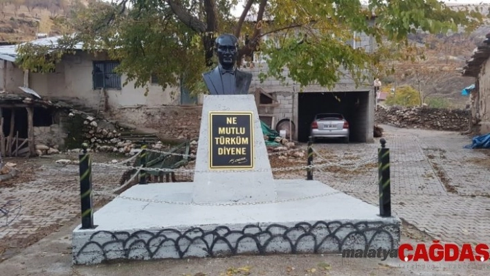 Gölbaşı Belediyesi Hacılar köyündeki Atatürk büstünü onardı