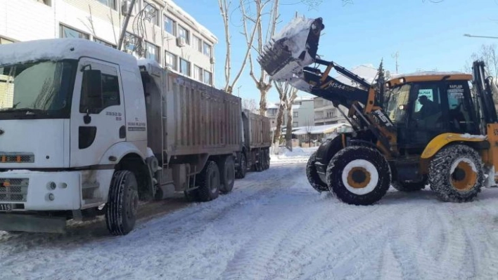 Gölbaşı ilçesinde karla mücadele sürüyor