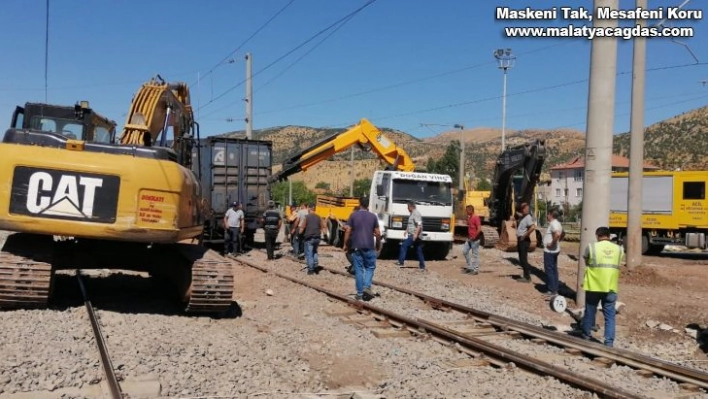 Gölbaşı'nda yük vagonu raydan çıktı