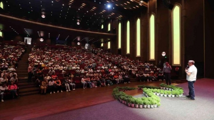 Gri Koç Şahinbeyli öğrencilerle bir araya geldi