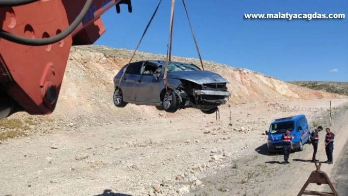 Gürün'de otomobil takla attı: 2 yaralı