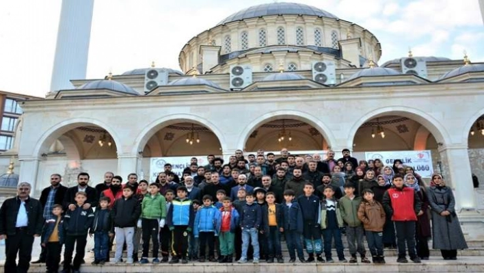 Vali Baruş, 'Sabah Namazı Gençlik Buluşması'  Programına Katıldı