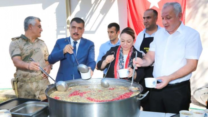 Battalgazi Belediyesi ve Turgut Özal Üniversitesi Tarafından Aşure Etkinliği Yapıldı