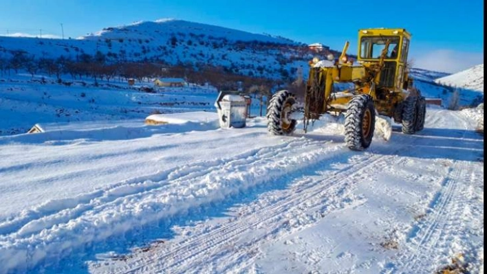 Büyükşehir Kardan Kapanan Yolları Ulaşıma Açtı