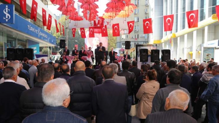 Cumhuriyet Bayramı Konserine Vatandaşlar Yoğun İlgi Gösterdi