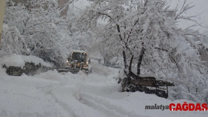 Hakkari'de 56 köy,  169 mezra yolu ulaşıma kapandı