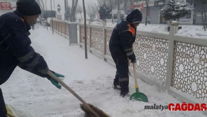 Hakkari'de kar temizleme çalışması