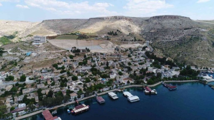 Halfeti'de 10 adet yüzer duba restoran ihale edilecek